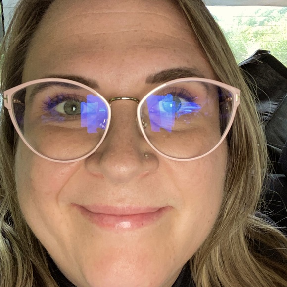 Meet your Posher, Jennifer - Picture 1 of 2